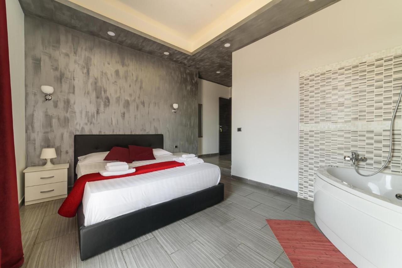 บีแอนด์บี พาราไดซ์ Hotel เนเปิลส์ ภายนอก รูปภาพ