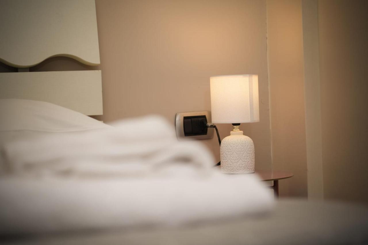 บีแอนด์บี พาราไดซ์ Hotel เนเปิลส์ ภายนอก รูปภาพ