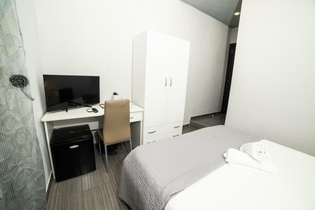 บีแอนด์บี พาราไดซ์ Hotel เนเปิลส์ ภายนอก รูปภาพ