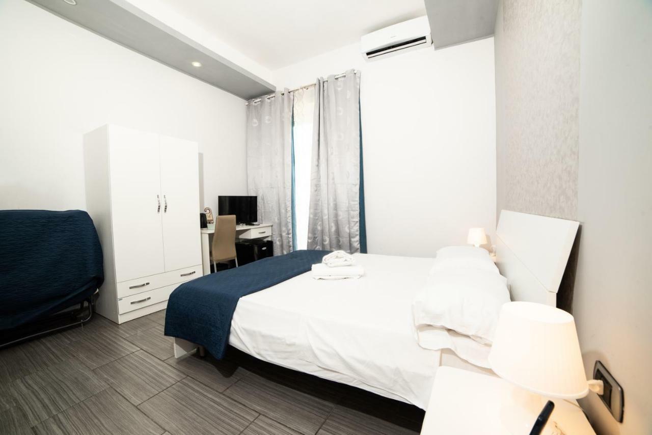 บีแอนด์บี พาราไดซ์ Hotel เนเปิลส์ ภายนอก รูปภาพ
